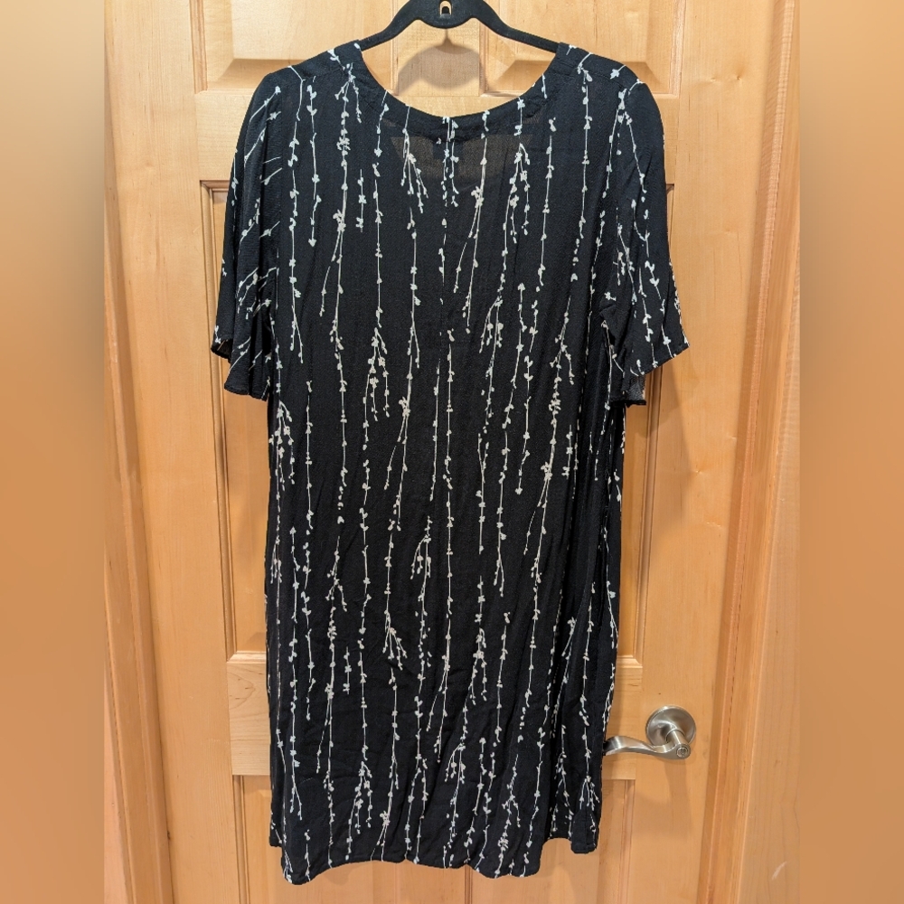 a new day Black Knee Length Dress with White Detail And Flutter Sleeve - Picture 5 of 7